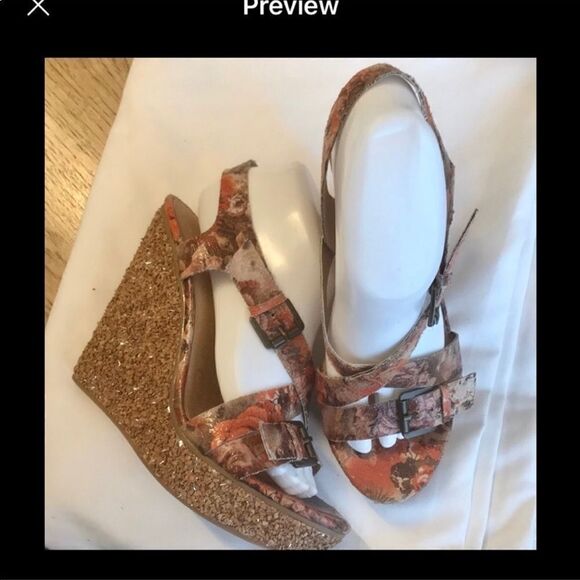 NAUGHTY MONKEY ORANGE FLORAL WEDGE SANDALS… - Picture 1 of 9